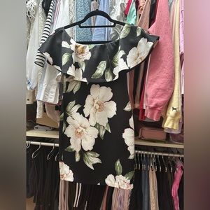 Beautiful off the shoulder floral dress. Worn twice.